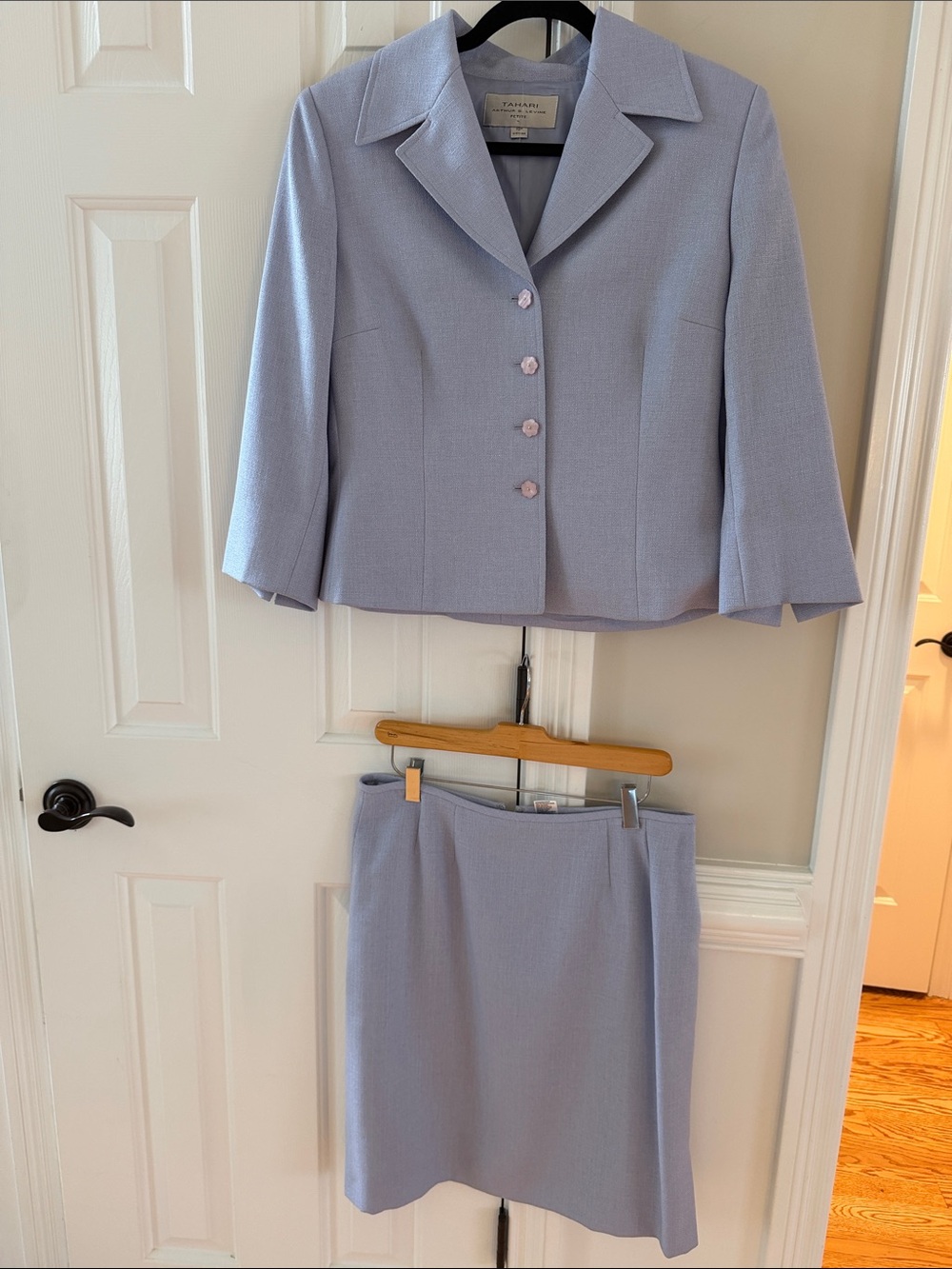 NWOT TAHARI  Pale Lavender Skirt Suit Beautiful  10p - Picture 2 of 10